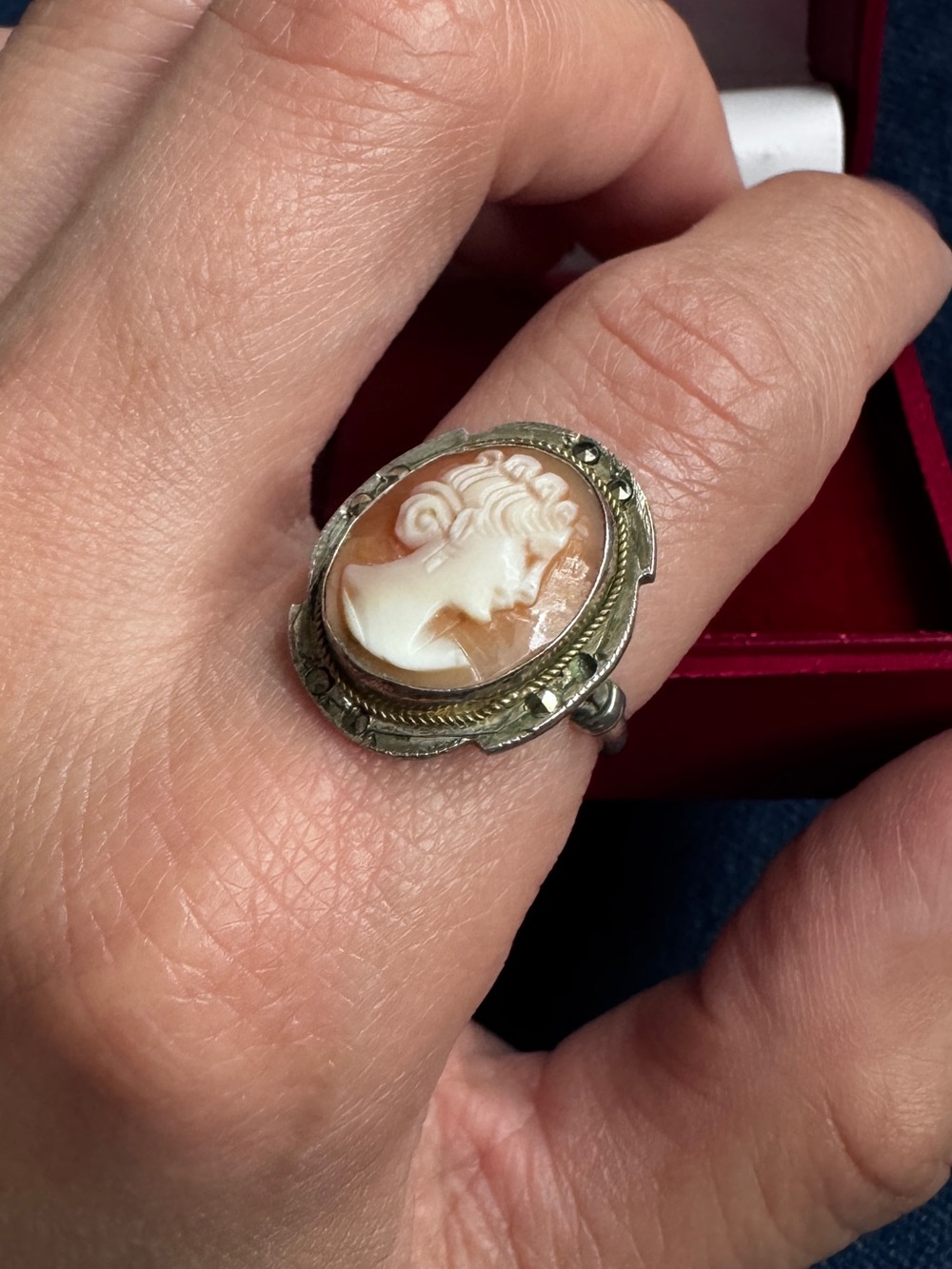 Vintage Art Deco Carved Shell Cameo
Sterling Silver Filigree Marcasite Size 7